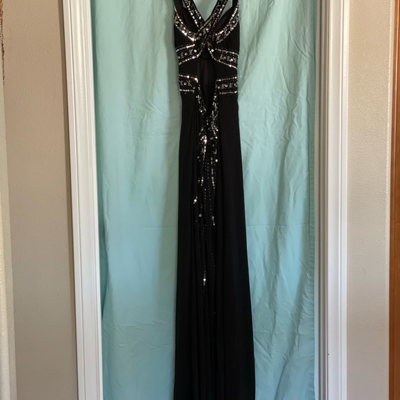 Prom dress with train - Picture 4 of 7